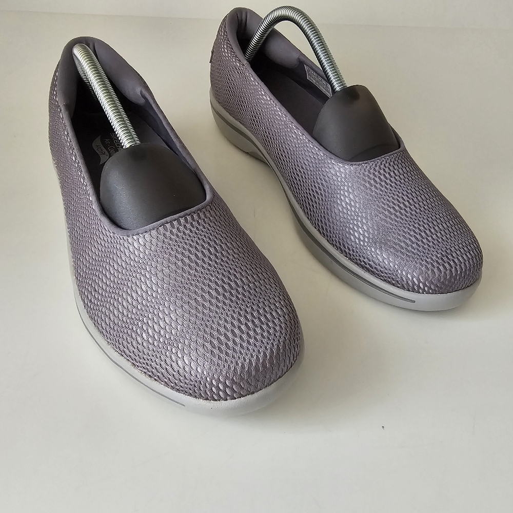 Skechers Womens Silver Gray Flat Mesh Arch-Fit Uplifted Casual Comfort S…